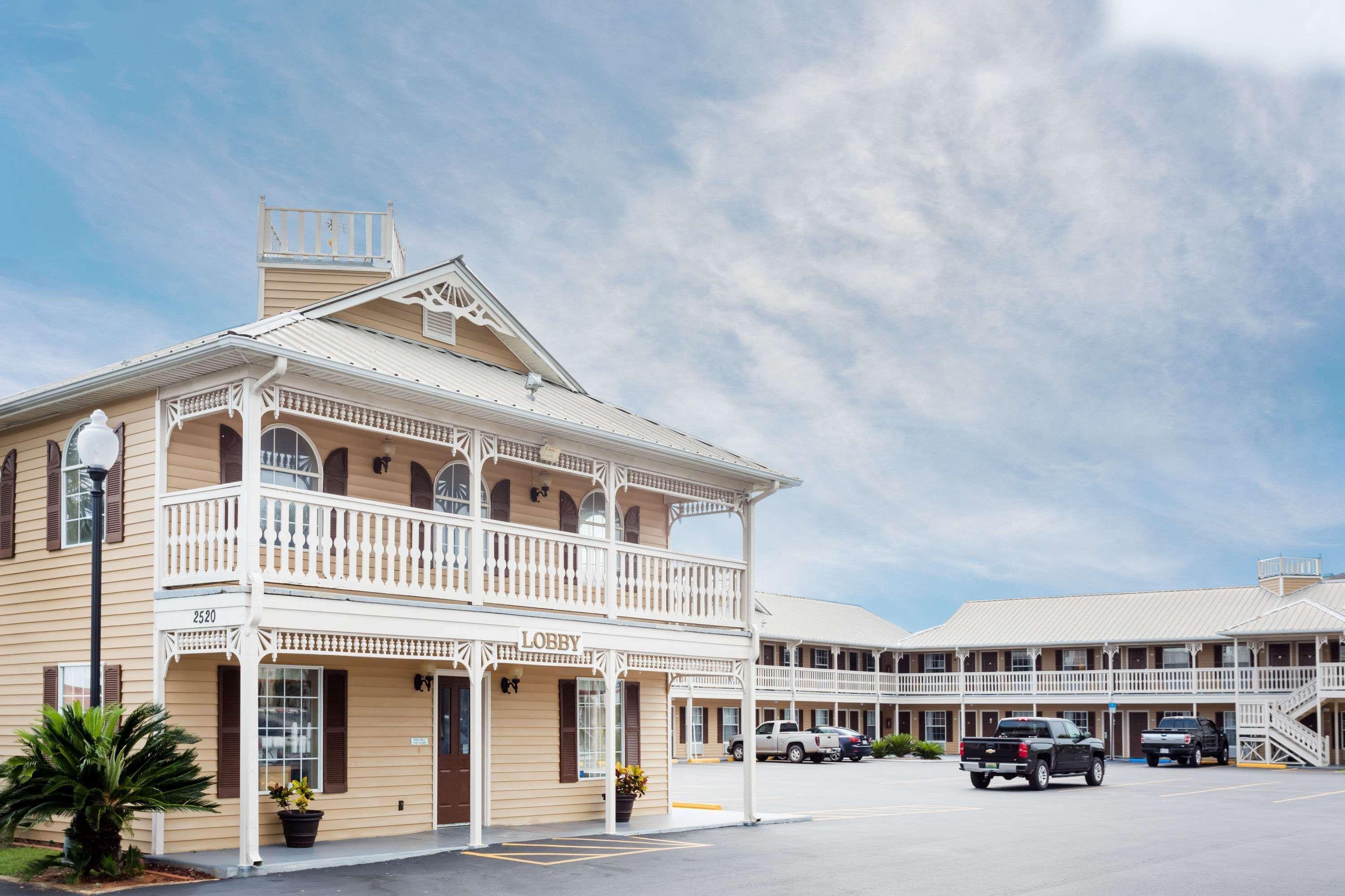 Motel Super 8 By Wyndham Foley Esterno foto