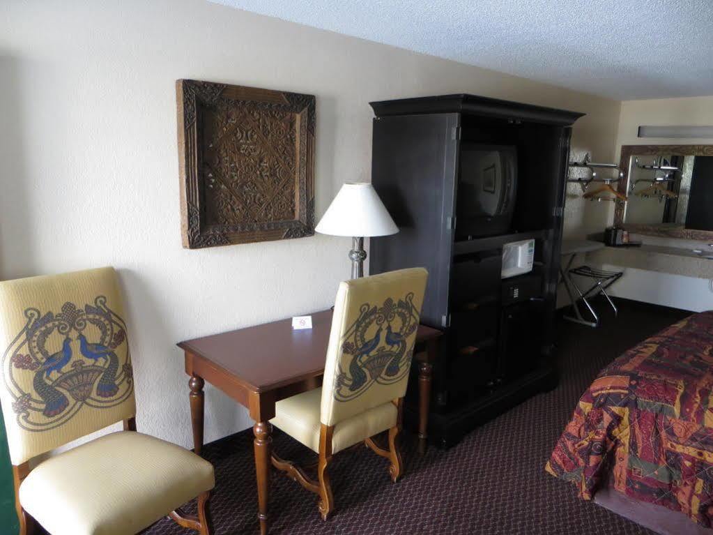 Motel Super 8 By Wyndham Foley Esterno foto
