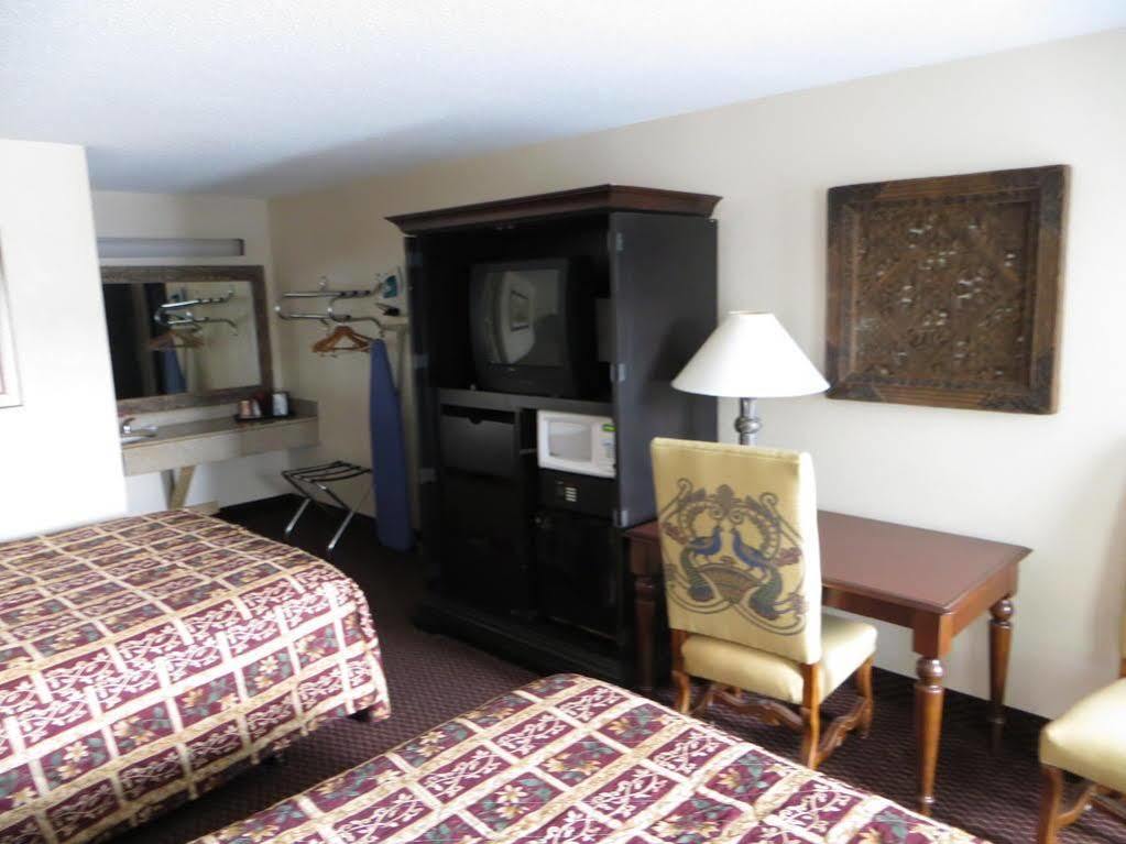 Motel Super 8 By Wyndham Foley Esterno foto