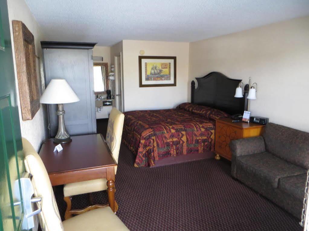 Motel Super 8 By Wyndham Foley Esterno foto